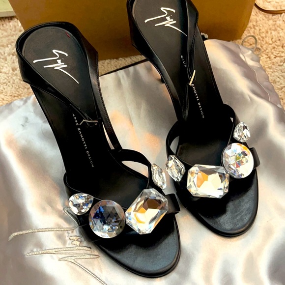 Giuseppe Sandal beautiful never worn